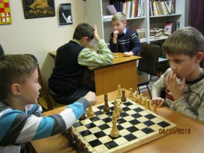 На районном турнире по шахматам