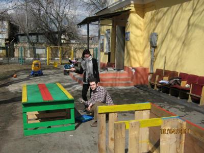 Субботняя покраска столов