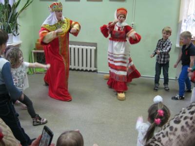 Кукольный спектакль "Сказ о богатыре,царевне,змее