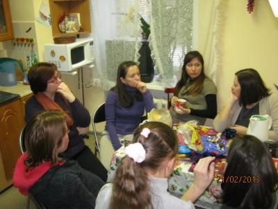 Пока идут занятия мамы общаются